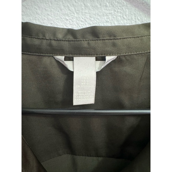 Silk button down top - Picture 2 of 3